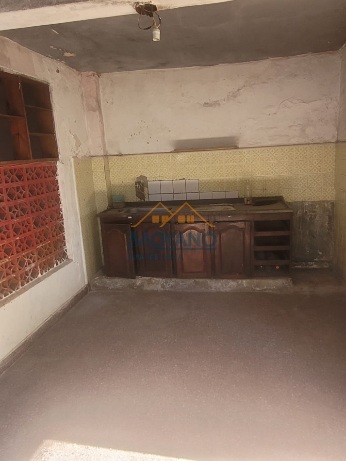 CASA EN VENTA - A REMODELAR