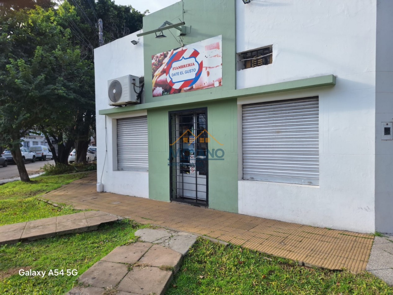 CASA EN VENTA CON LOCAL COMERCIAL AL FRENTE