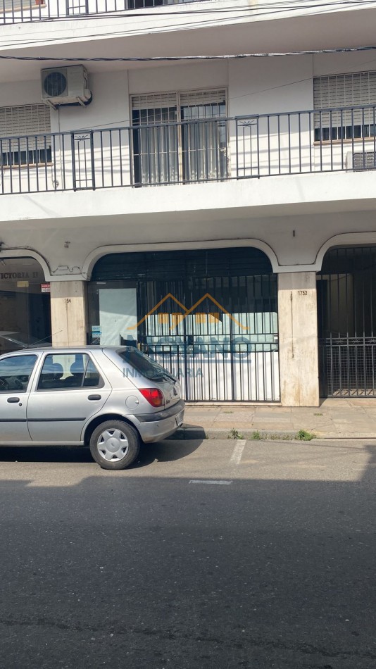 LOCAL EN VENTA - 25 de Mayo al 1700