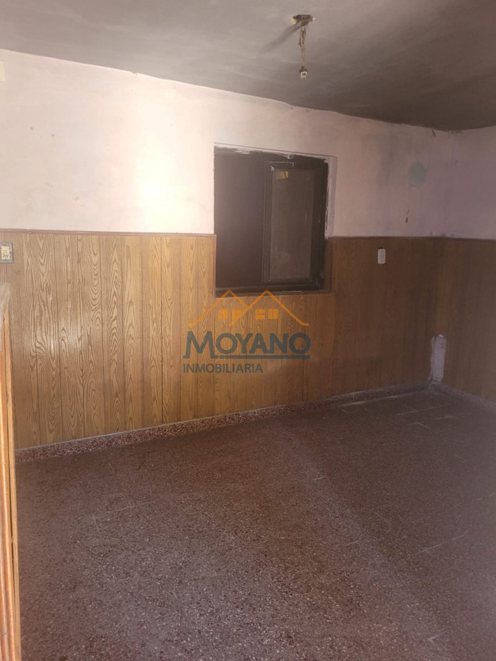 CASA EN VENTA - A REMODELAR