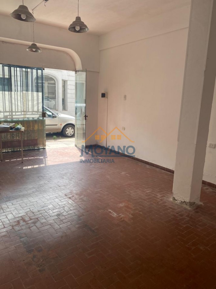 LOCAL EN VENTA - 25 de Mayo al 1700