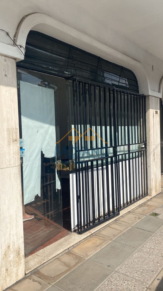 LOCAL EN VENTA - 25 de Mayo al 1700
