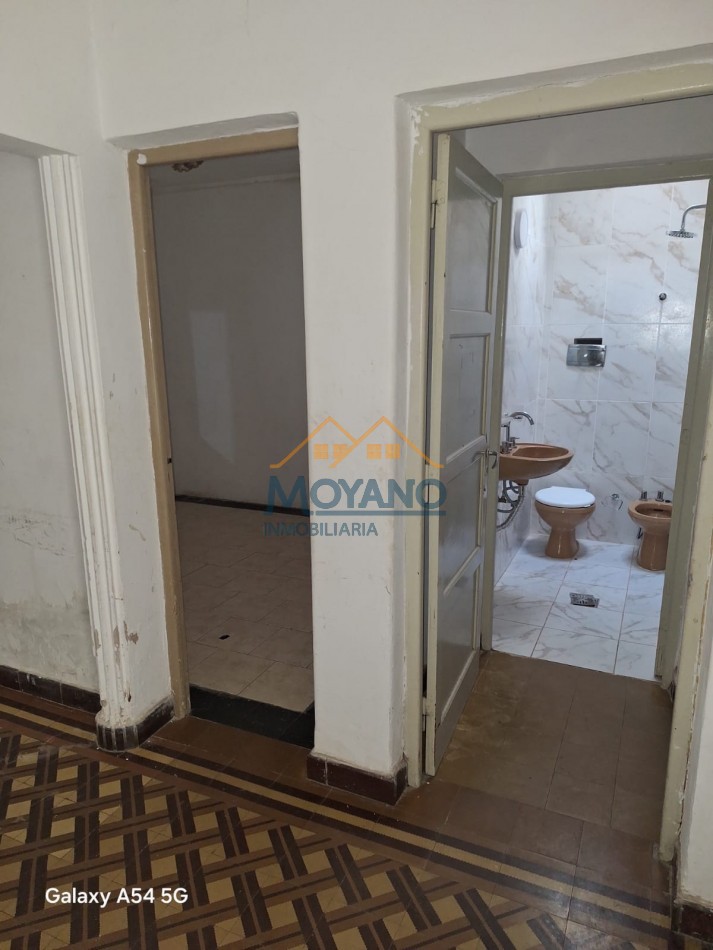 CASA EN VENTA CON LOCAL COMERCIAL AL FRENTE