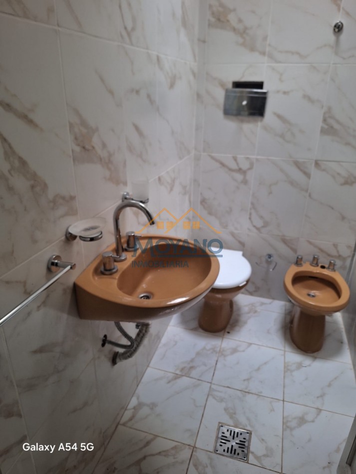 CASA EN VENTA CON LOCAL COMERCIAL AL FRENTE
