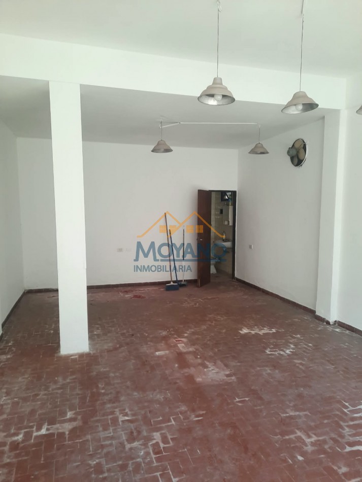 LOCAL EN VENTA - 25 de Mayo al 1700