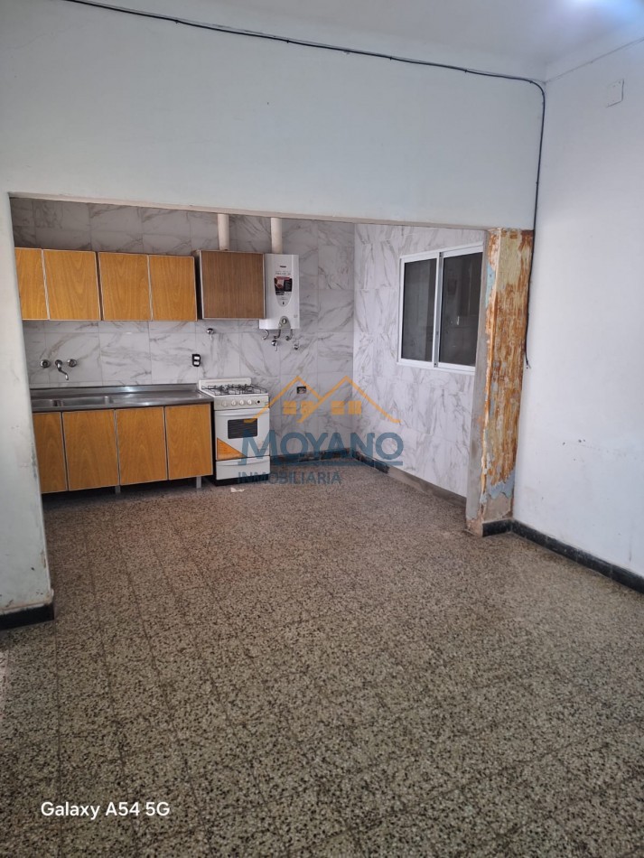 CASA EN VENTA CON LOCAL COMERCIAL AL FRENTE