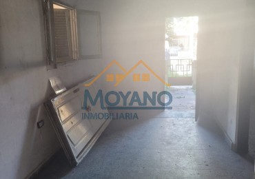 CASA EN VENTA - A REMODELAR